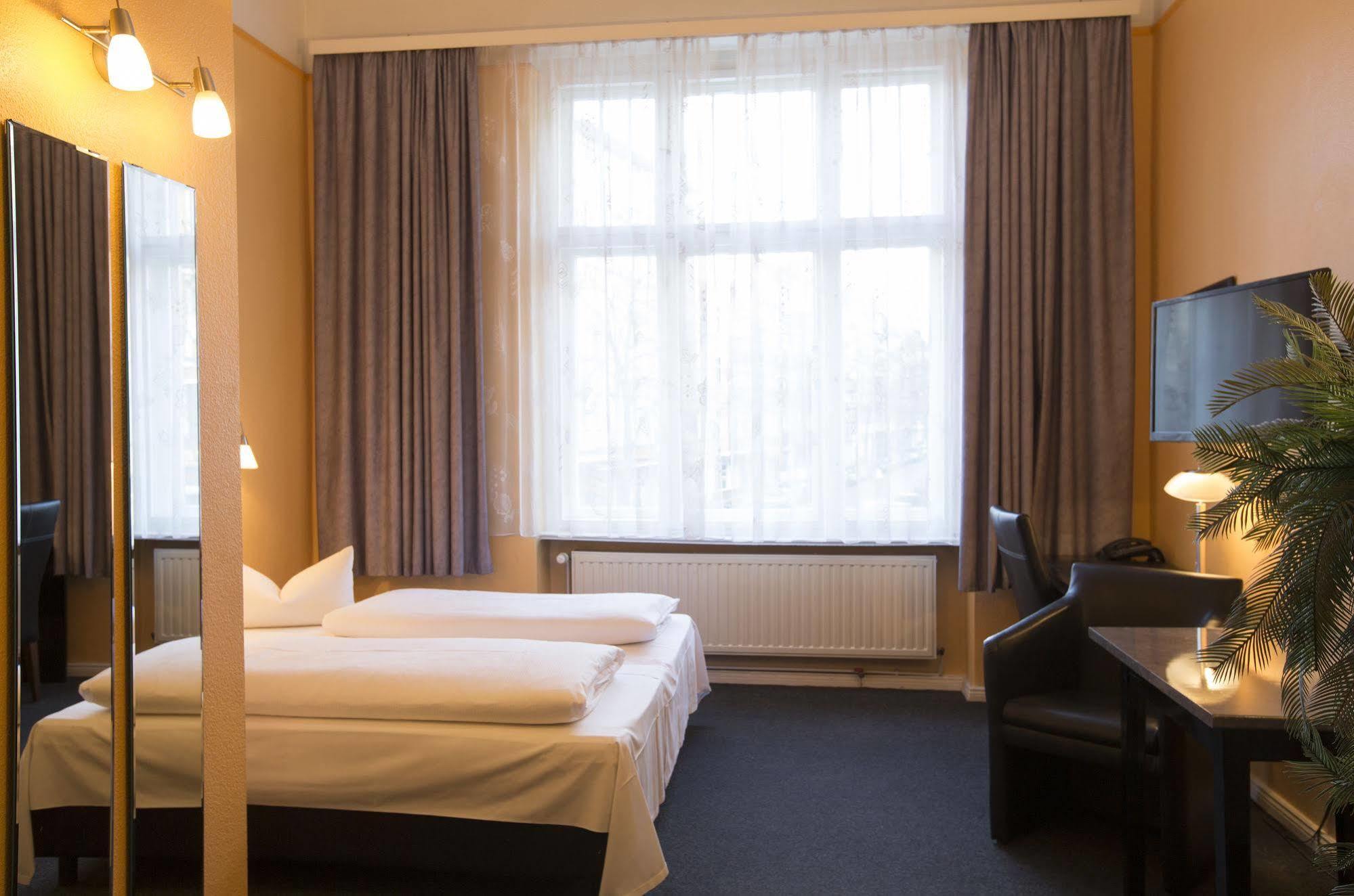 Hotel Am Hermannplatz Берлин Экстерьер фото